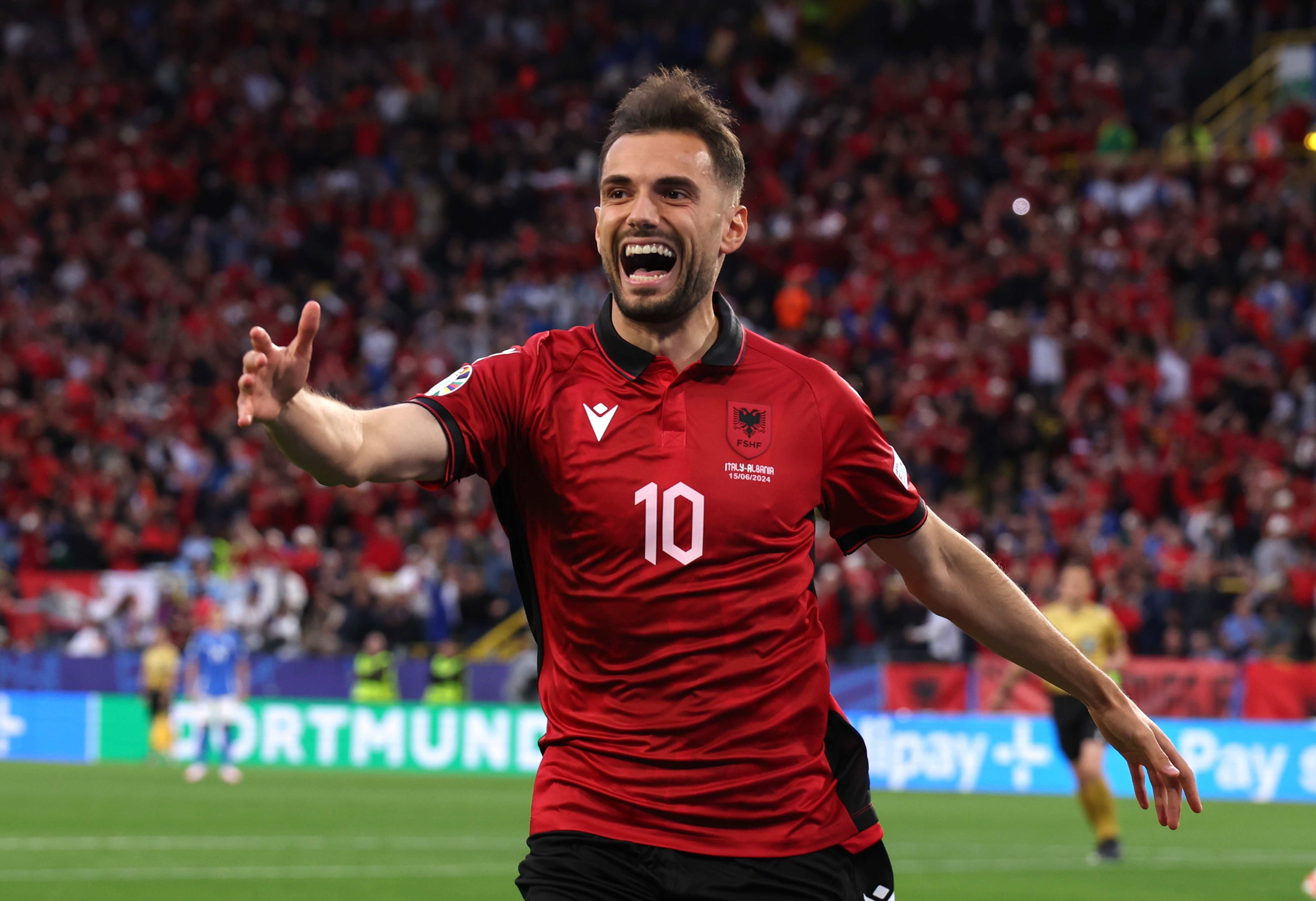 连续两场欧洲杯小组赛，阿尔巴尼亚都第一次射门即进球